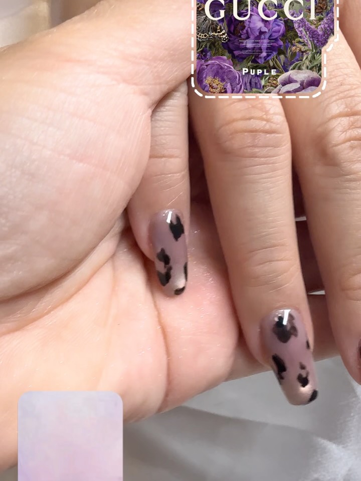 美甲｜紫色不是甜，是高級感的溫柔💜 微粉光豹紋疊上透感紫調， 帶一點神秘、帶一點個性， 低調卻很難不被看見。 這款很適合喜歡特別感， 但又不想太誇張的你 💜 想做一款「有記憶點」的美甲， 可以直接敲我預約／詢問款式。 #台中美甲 #西…