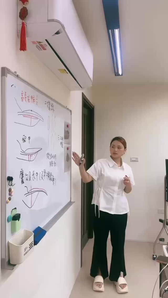 從不會到會，從會做到做好 ✨ 實操課最重要的，不是速度，而是精緻度。 每一個細節，都會影響未來的作品品質。 #美甲教學 #美甲創業班 #台中美甲課程 #零基礎美甲課程
