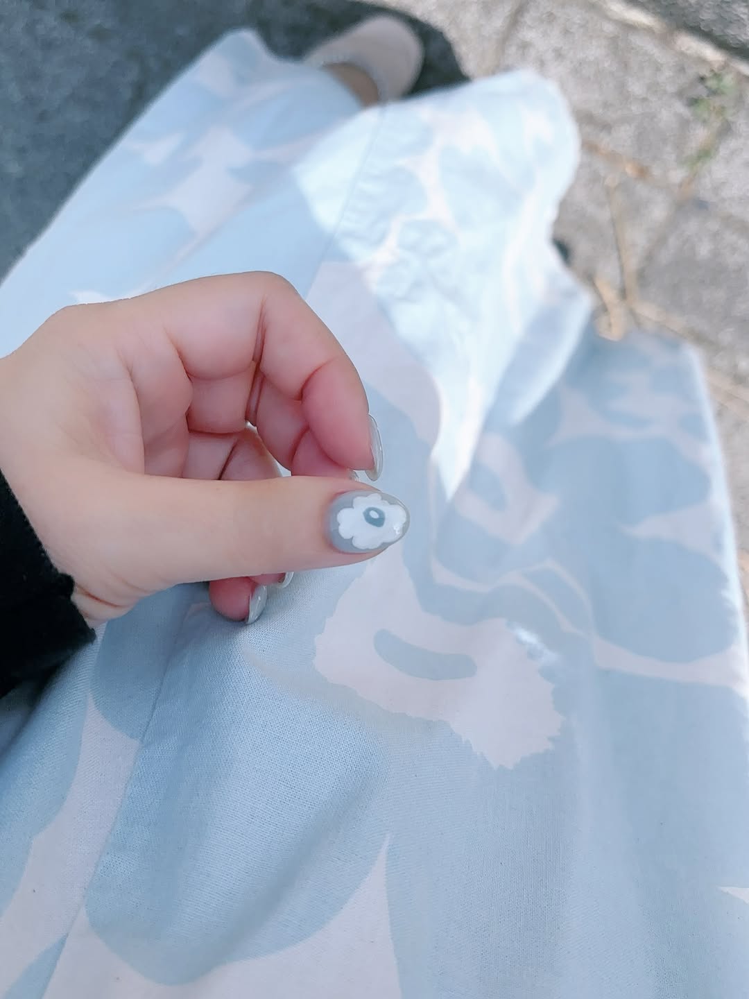 幫妳量身打造的專屬訂製款🎨 把妳今天穿的愛裙花色，1:1 完美復刻到指甲上💅🏻 預約詢問+官方Line：@961ztqih 𝒜𝓇𝓉 𝒷𝓎 𝐿𝓊𝓎𝒾𝓃𝒶𝒾𝓁𝓈 ♥———————————————— ▫️美甲、…