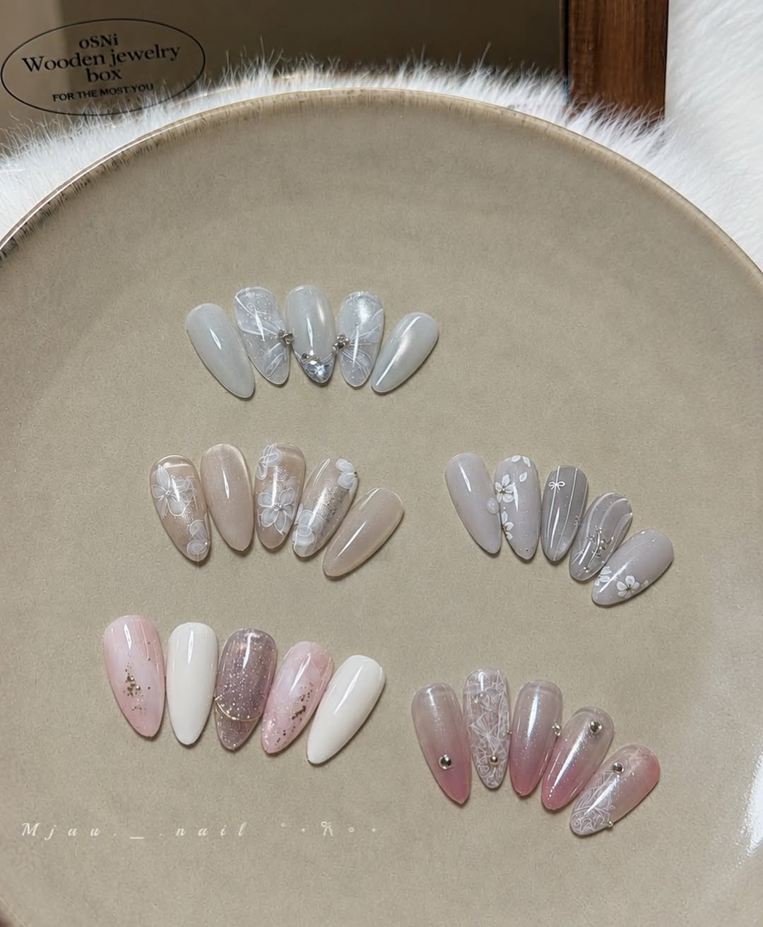 ✦ 七月・Summer Collection ｜不指定美甲師活動 ☀︎ 活動一 五款精選設計｜NT$1,280（適用北屯店） 活動二｜暑假限定 Student Offer 『手部凝膠、足部凝膠』（適用北屯、北區店） 憑學生證享 美甲服務 …