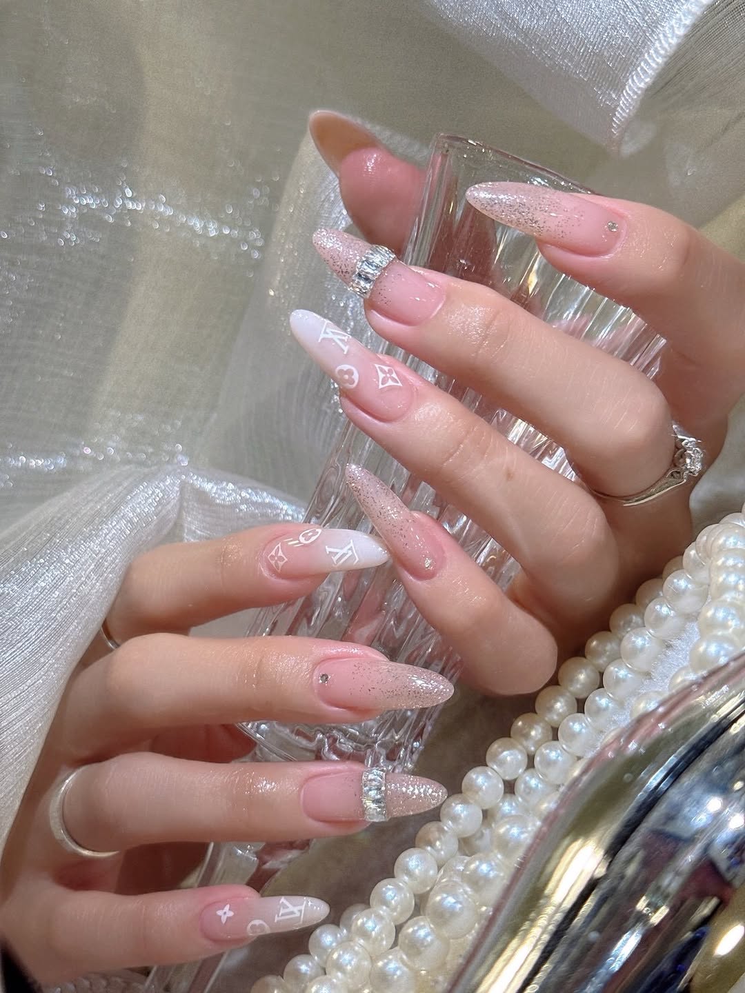 💅🏻Nail by 小U ➷ 🫧本月活動🫧 ①本月手造型優惠價 ②儲值好禮活動 ③夏日嫩白 ④全延甲7折優惠 活動詳細內容請+官方賴@xbg1443i（要加@） - 台中美甲小倩 獨家無痛凍甲修剪保養/教學 營業時間：12:00～…