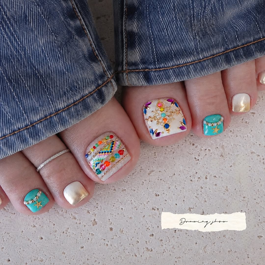 에스닉 디자인 하신다고 일부러 부산에서 올라오셨어요😍 예전부터 에스닉 디자인이 너무 하고 싶어서 예약하셨다고 🙏 파고드는 발톱 교정도 같이 하셨답니다 ✨✨ Since 2007 ✅일본 젤네일 전문샵 14년차 ✅일…