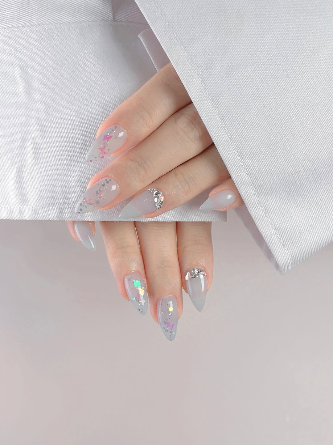 ⠀오늘의 mood , 𝐊𝐑𝐀𝐒𝐍𝐘 그레이시 시럽에 더해진 몽환빛 , 반짝이는 스와가 더해진 크리스탈 무드 ©krasny 𝐼𝑁𝐹𝑂𝑅𝑀𝐴𝑇𝐼𝑂𝑁 💌 | Crafted by 민하 ｜ KR…