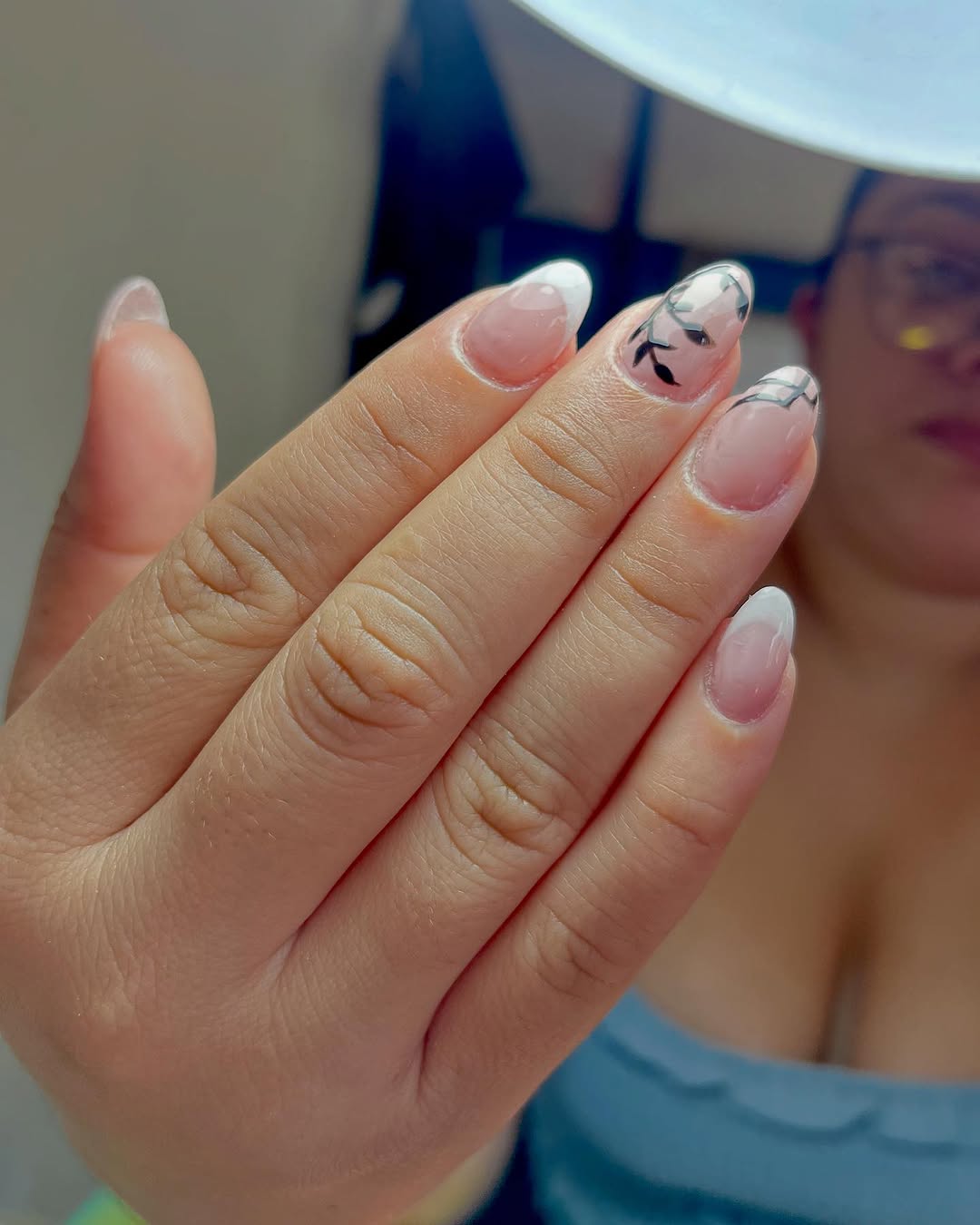 Un set sencillo pero perfecto para sentirse hermosa ! Set de Gel X. tel: 6435 1988 #uñas #costarica