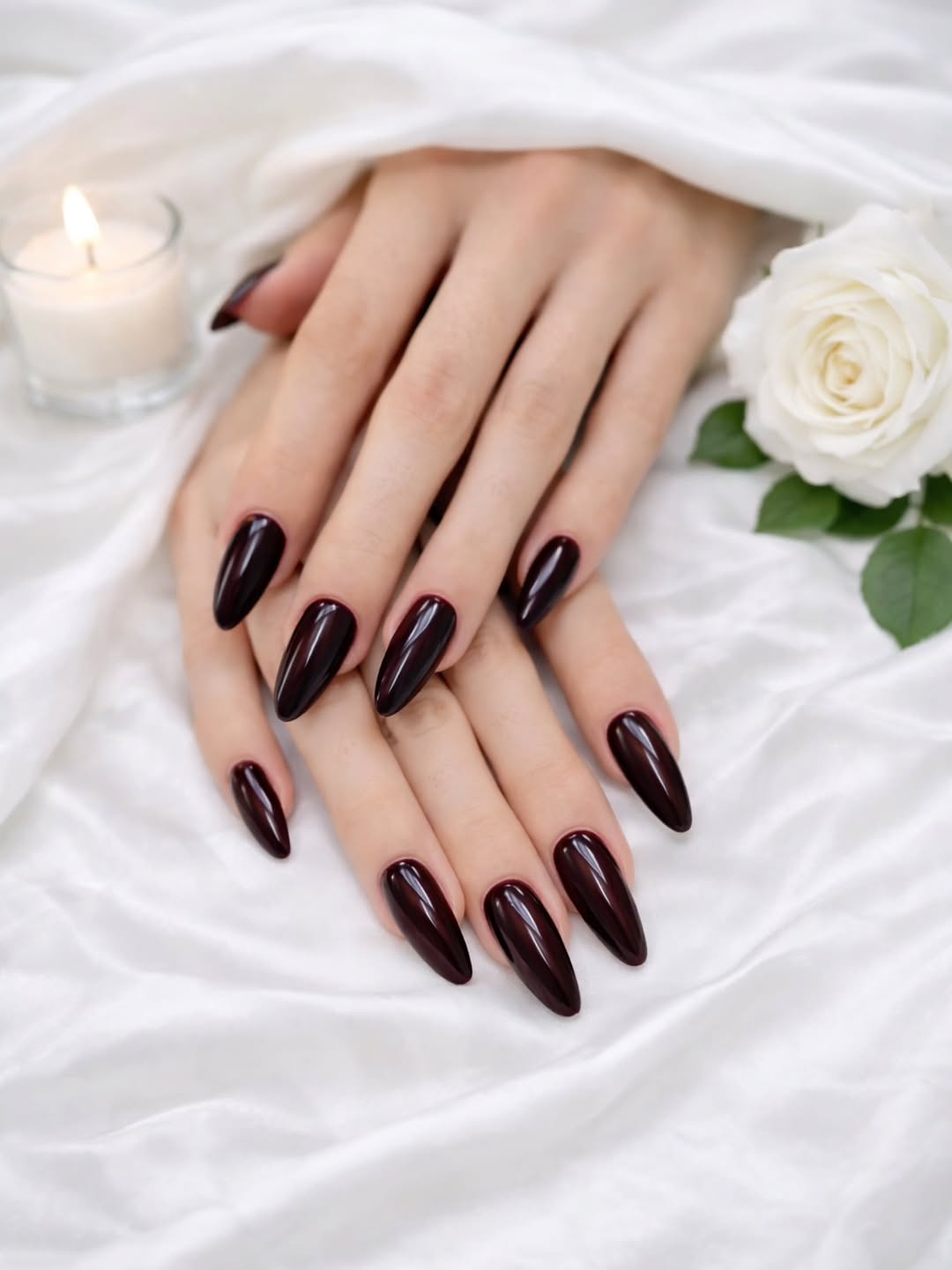 이쁘고 하얀 손엔 ✨ 어떤 컬러든 다 잘 어울려요 💅 오늘은 컬러가 주인공 🤍 ⠀ ☑️ 6인 이상 동시 시술 가능 ☑️ 💖 6 people same time reservation available 💖 🕚 …
